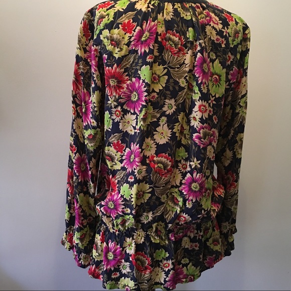 Beautiful 🦋 Johnny Was silk blouse - Picture 4 of 8